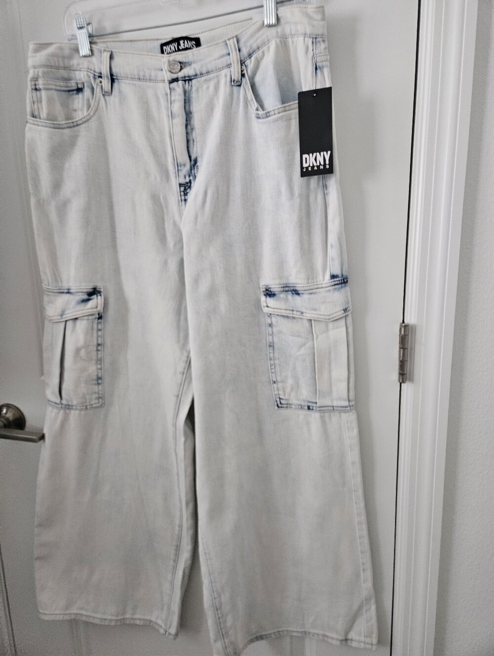 NWT DKNY JEANS Women's High-Rise Wide-Leg Cargo Jeans Open Sky Wash Size 32